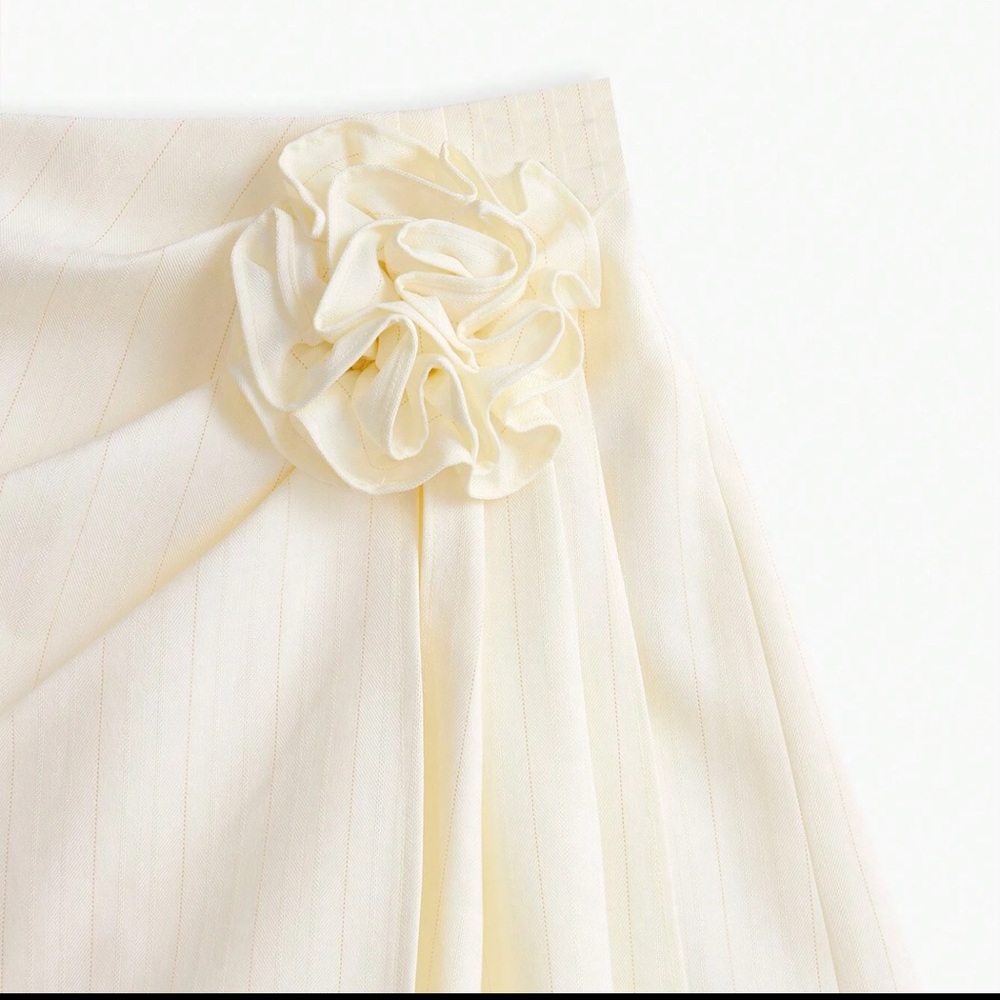 3D ROSETTE DRAPED SKORT SET - Picture 7 of 13
